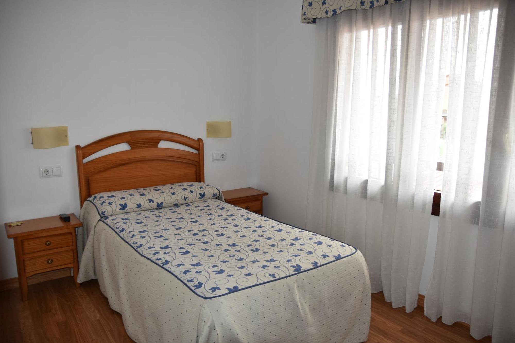 Aparthotel Tres Caminos El Grado Εξωτερικό φωτογραφία