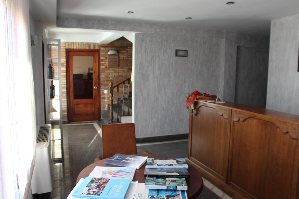 Aparthotel Tres Caminos El Grado Εξωτερικό φωτογραφία