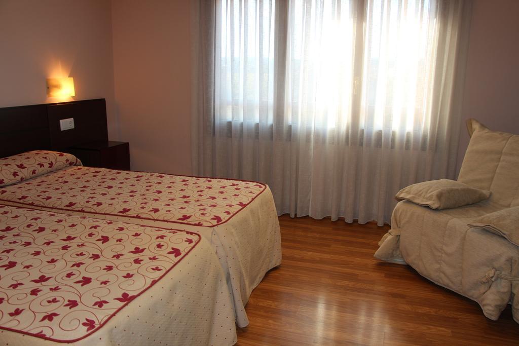 Aparthotel Tres Caminos El Grado Εξωτερικό φωτογραφία