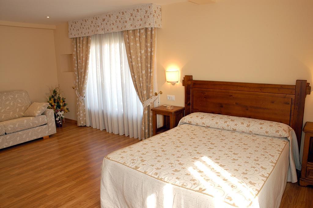 Aparthotel Tres Caminos El Grado Δωμάτιο φωτογραφία