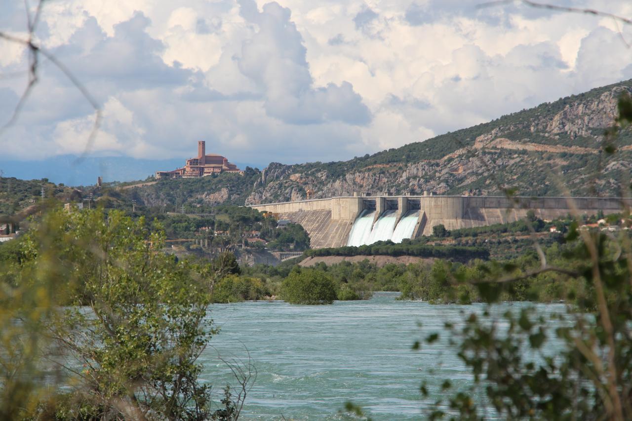 Aparthotel Tres Caminos El Grado Εξωτερικό φωτογραφία