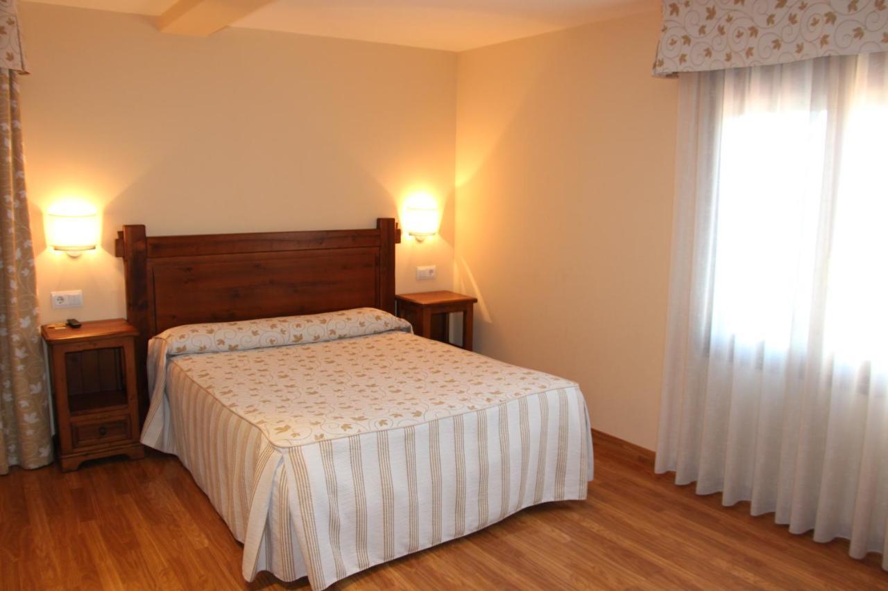 Aparthotel Tres Caminos El Grado Εξωτερικό φωτογραφία