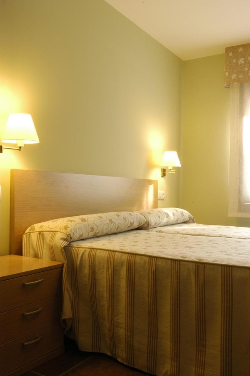 Aparthotel Tres Caminos El Grado Εξωτερικό φωτογραφία
